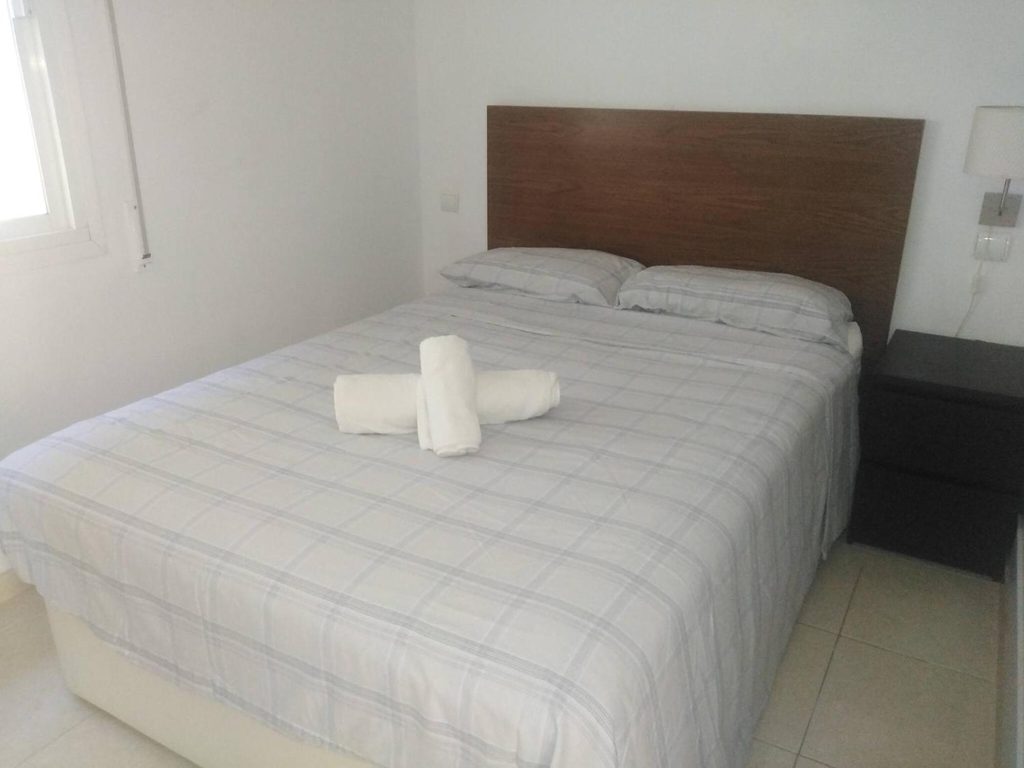 2 Bed Gf Near Puerto Banus Apartment *