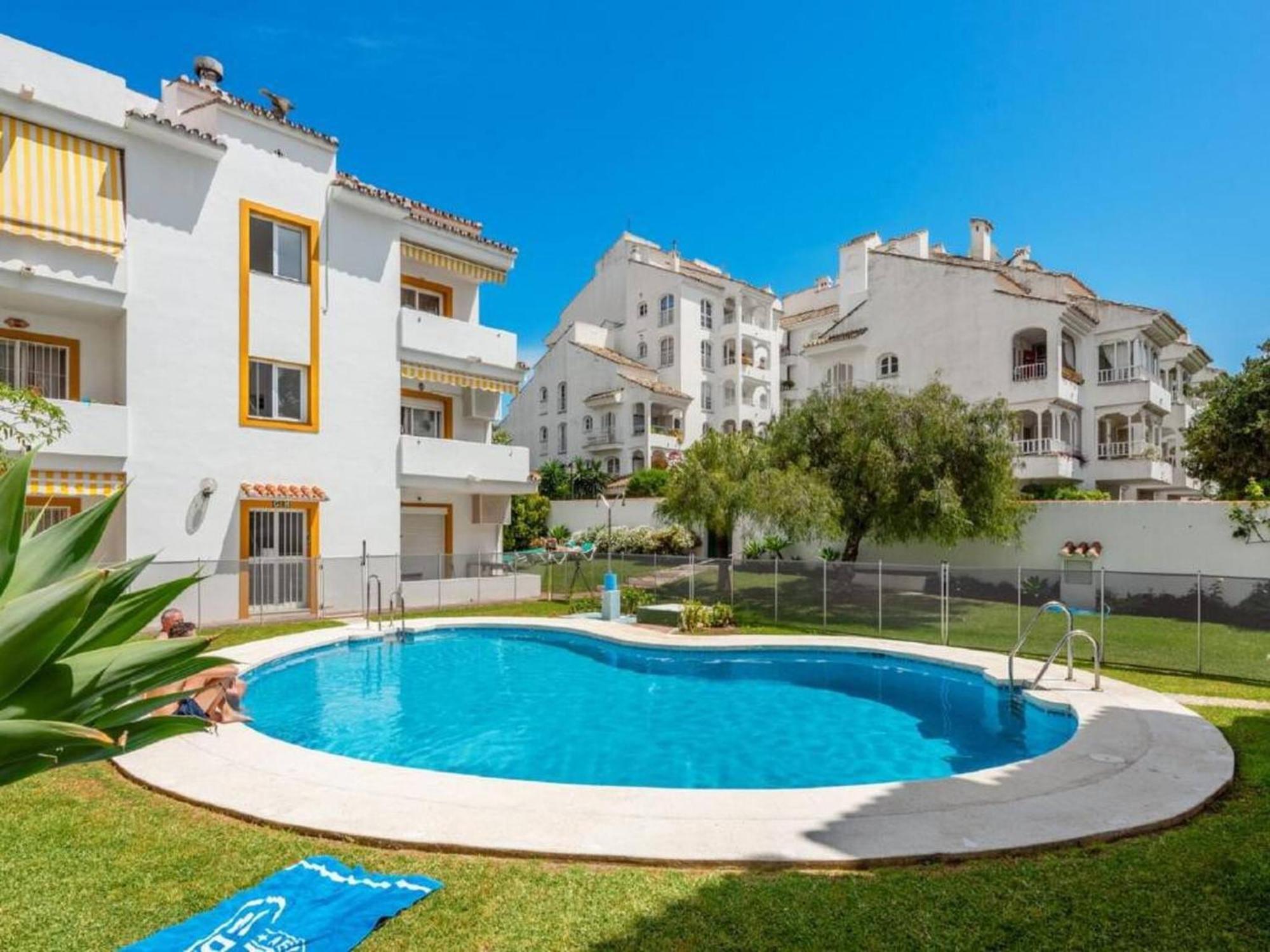Apartment 2 Bed Gf Near Puerto Banus